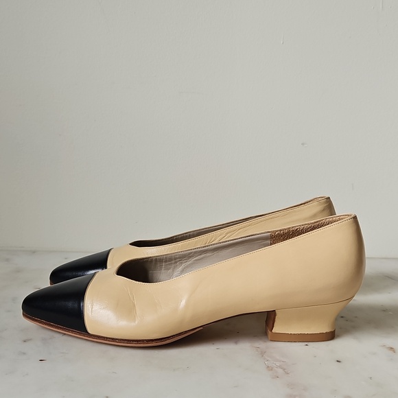 CHANEL: Classic Vintage two tone block heels - Picture 2 of 8